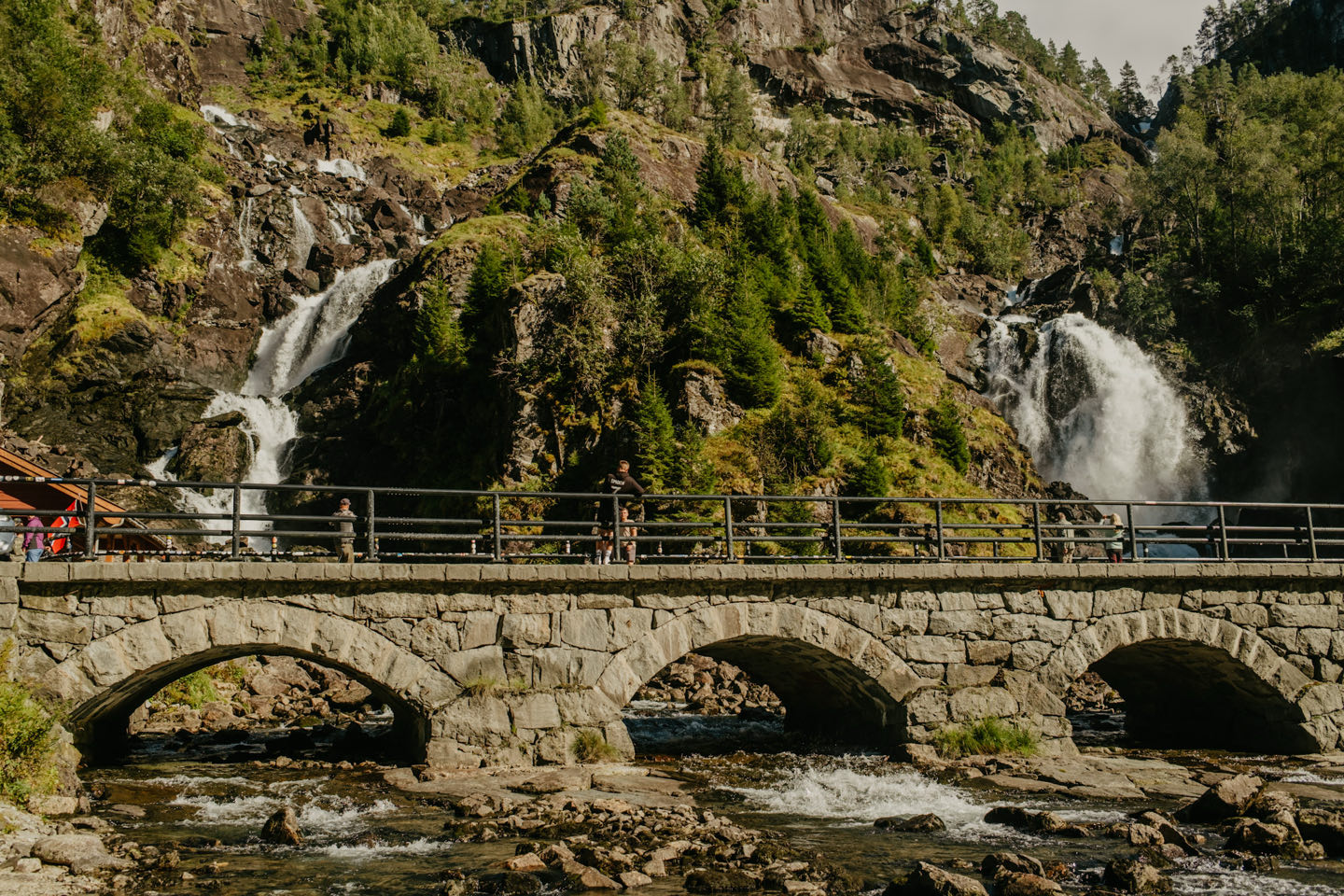 Roadtrip door Fjord-Noorwegen: praktische tips voor 2 campers — Edland & Odda | Verkenning met de Squad 🔎