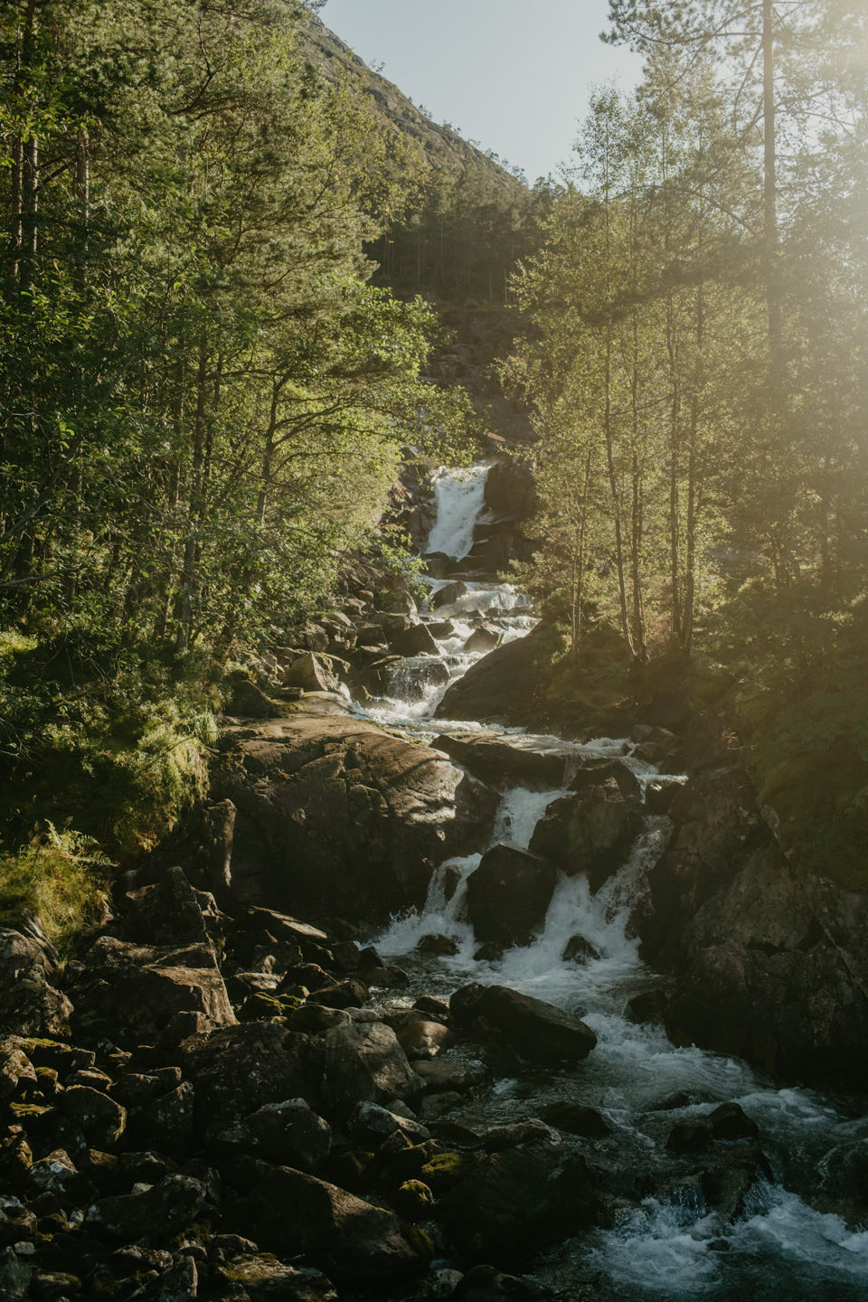 Roadtrip door Fjord-Noorwegen: praktische tips voor 2 campers — Edland & Odda | Verkenning met de Squad 🔎